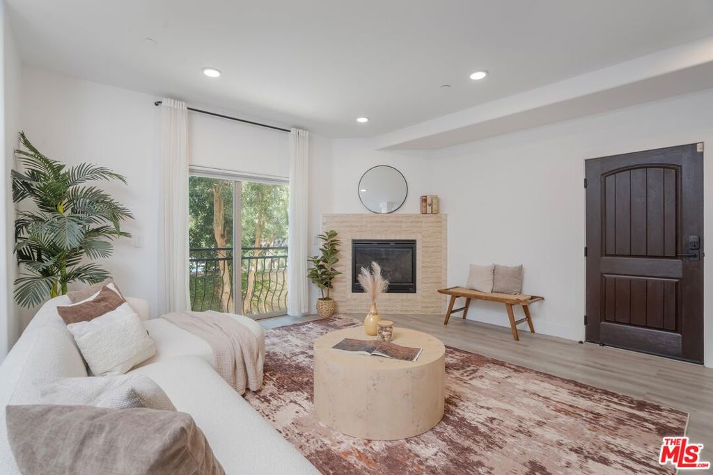 5737 Camellia Avenue 118