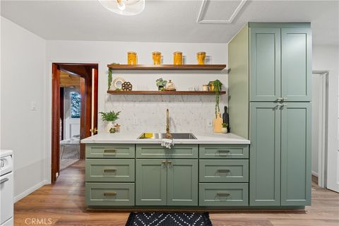 Photo of 23825 Scenic Dr, Crestline, CA 92325 (MLS # CV26022148)