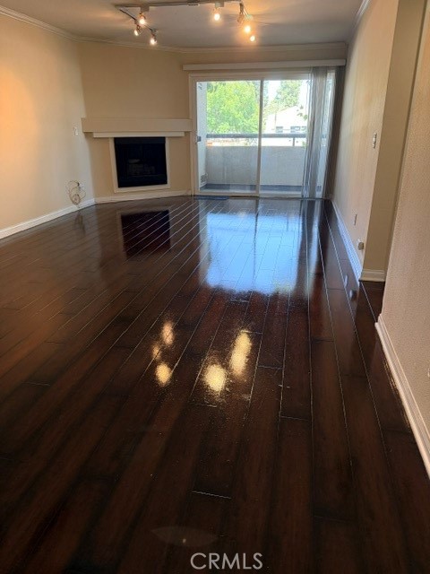 5545 Canoga