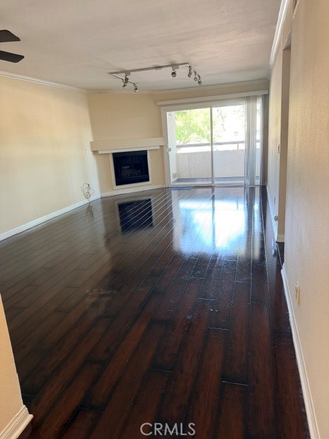 5545 Canoga