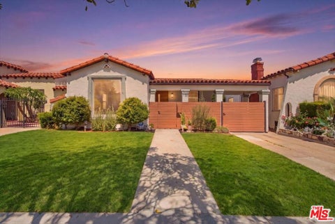 Photo of 1135 W 81st Place, Los Angeles, CA 90044 (MLS # 26902237)