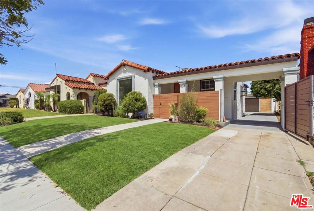 1135 W 81st Place