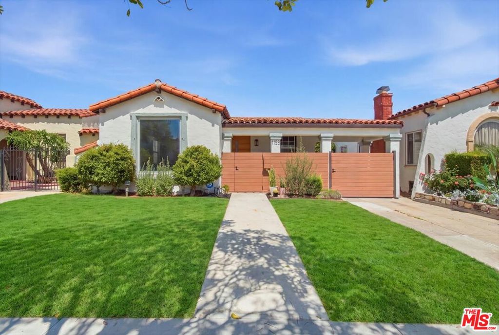 1135 W 81st Place