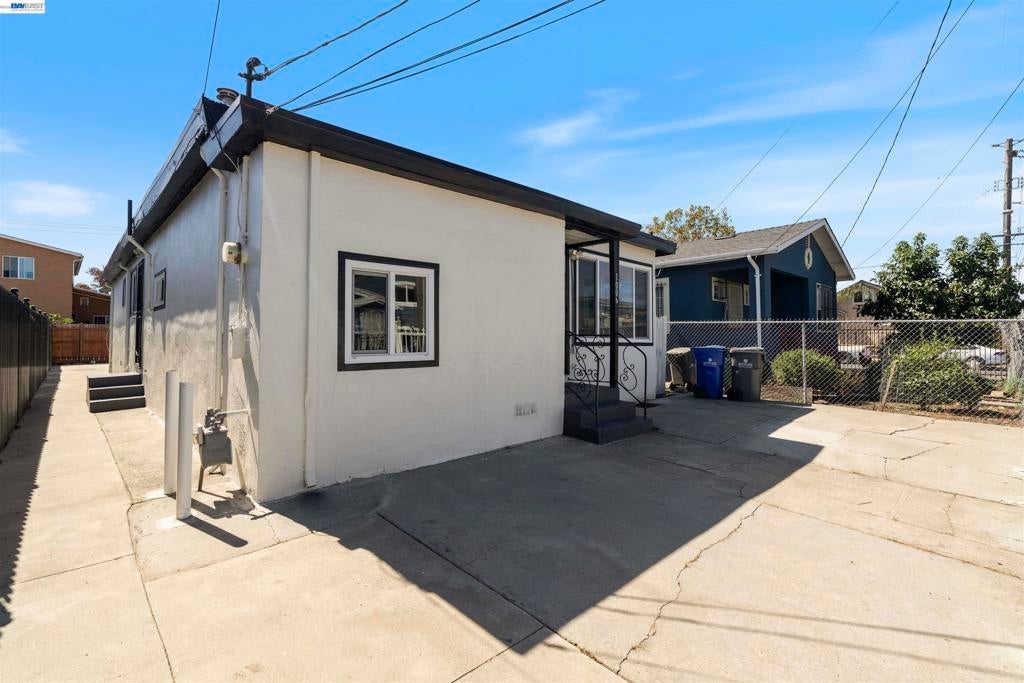 1006 72nd Ave