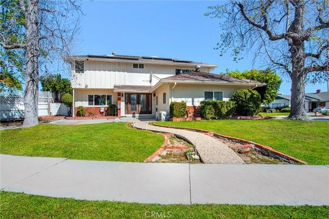 Photo of 6508 Moorcroft Avenue, Woodland Hills, CA 91303 (MLS # SR26052068)