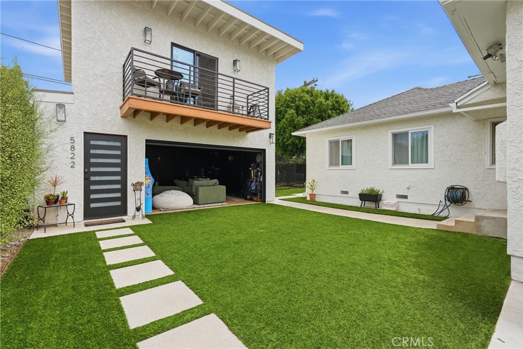 5824 Compass Drive, Los Angeles CA 90045