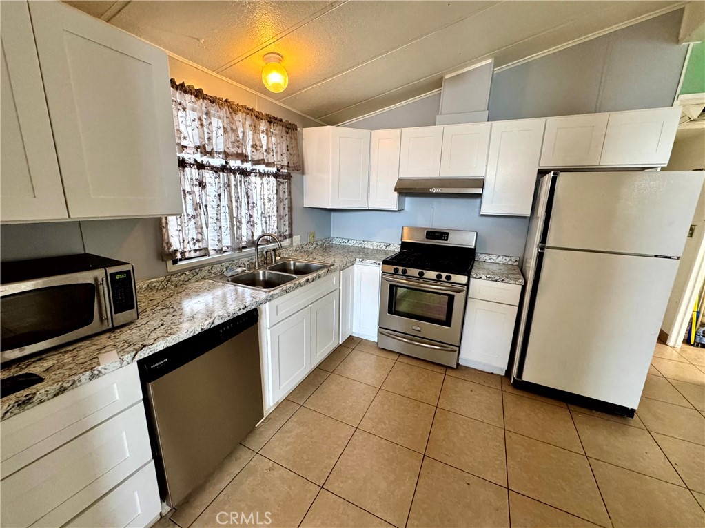 15621 BEACH Boulevard 23