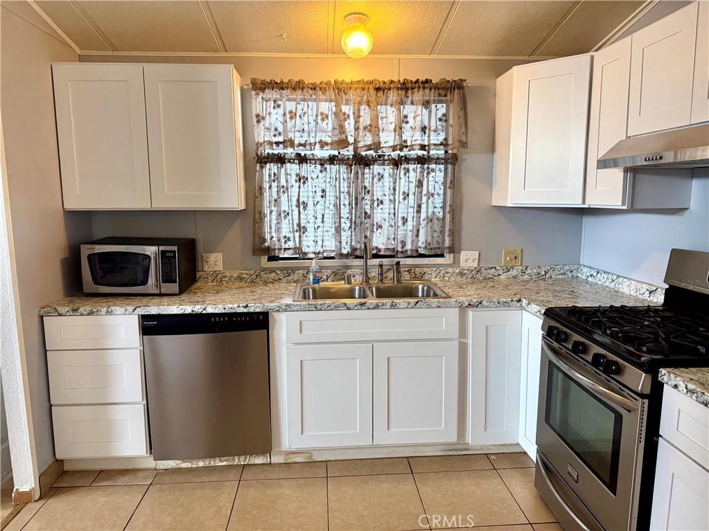 15621 BEACH Boulevard 23