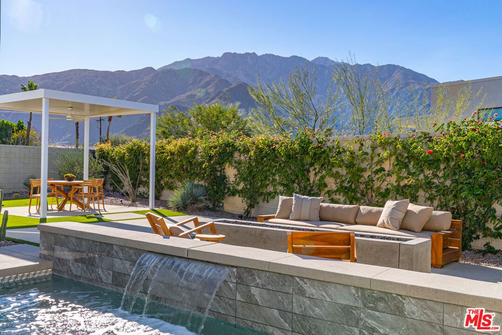 Photo of 379 Fountain Drive, Palm Springs, CA 92262 (MLS # 26644457)