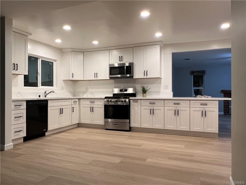 Newer remodeled Single story home in most desirable neighborhood located in North Rancho Cucamonga! Newer flooring throughout, Newer kitchen, Newer AC and Water Heater. This home has a spacious living room, plus a separate family room with a brick fireplace perfect for entertaining. Newer kitchen has breakfast bar, dining area and ample cabinetry. Additional features include indoor laundry, walk in closets, ceiling fans, 2 car attached garage, backyard with huge covered patio, plus mountain views. Walking distance to schools shops and restaurant. Easy access to Freeway.
All showing starts on 9/8/2025