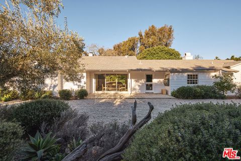 Photo of 6715 Fernhill Drive, Malibu, CA 90265 (MLS # 26831659)