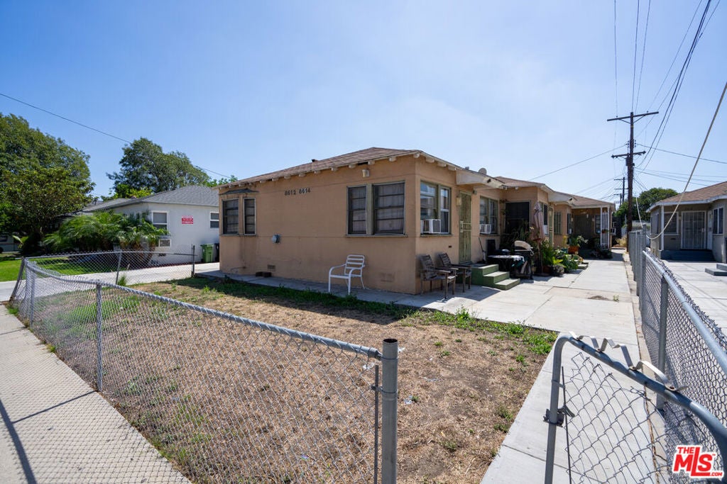 8612 Beverlywood Street
