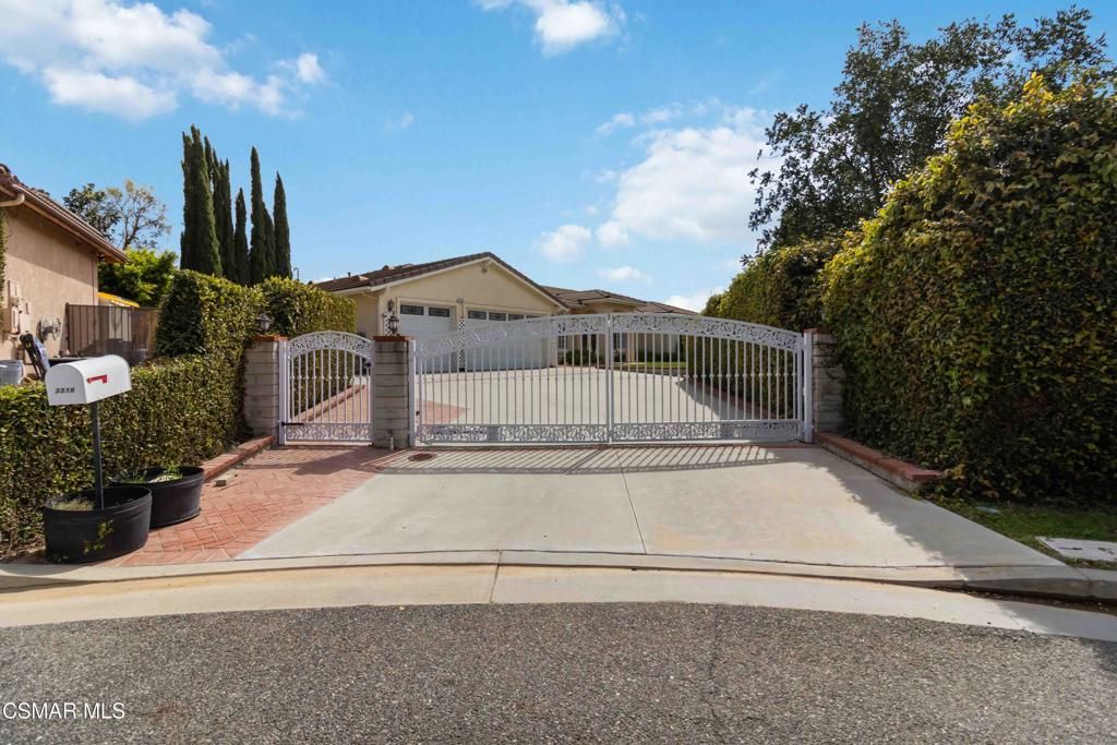 Photo of 3319 Township Avenue, Simi Valley, CA 93063 (MLS # 226001159)