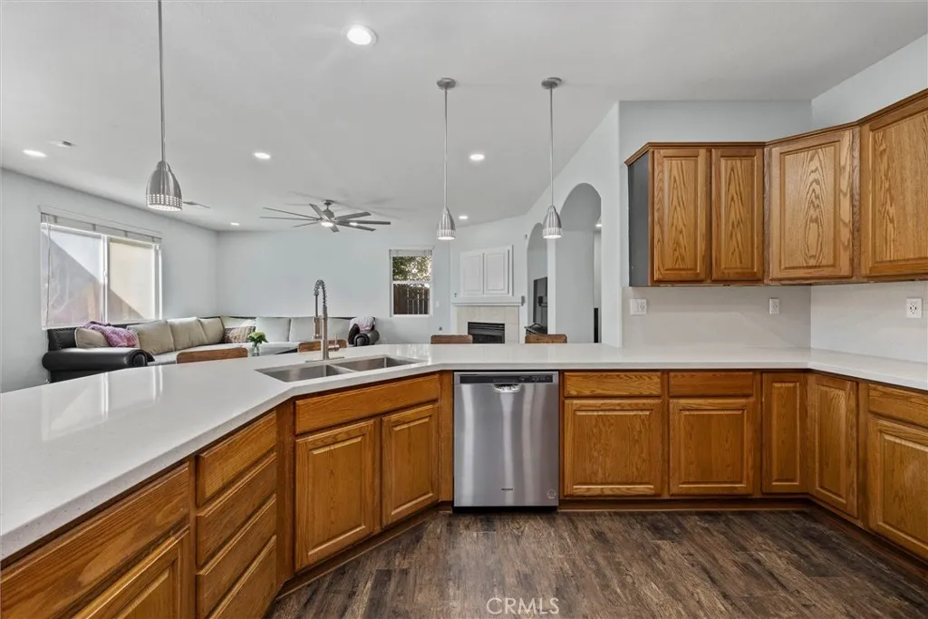 Bakersfield, California 93312, United States, 4 Bedrooms Bedrooms, ,2 BathroomsBathrooms,Residential,Active,221066