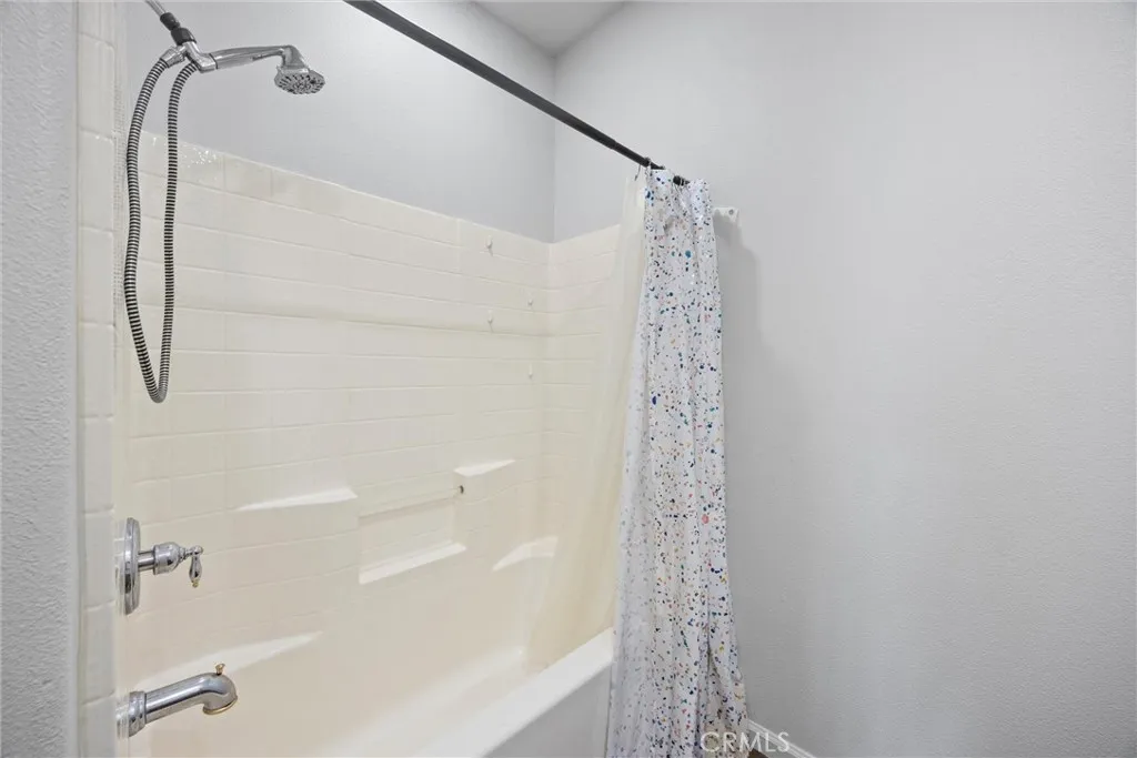 Bakersfield, California 93312, United States, 4 Bedrooms Bedrooms, ,2 BathroomsBathrooms,Residential,Active,221066