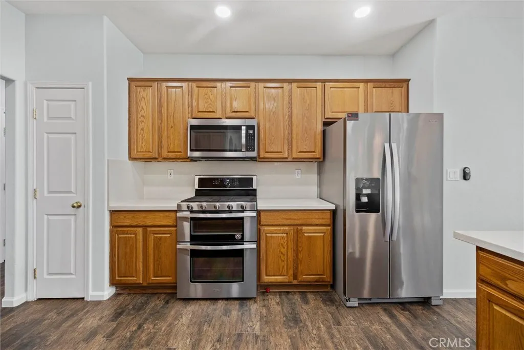 Bakersfield, California 93312, United States, 4 Bedrooms Bedrooms, ,2 BathroomsBathrooms,Residential,Active,221066