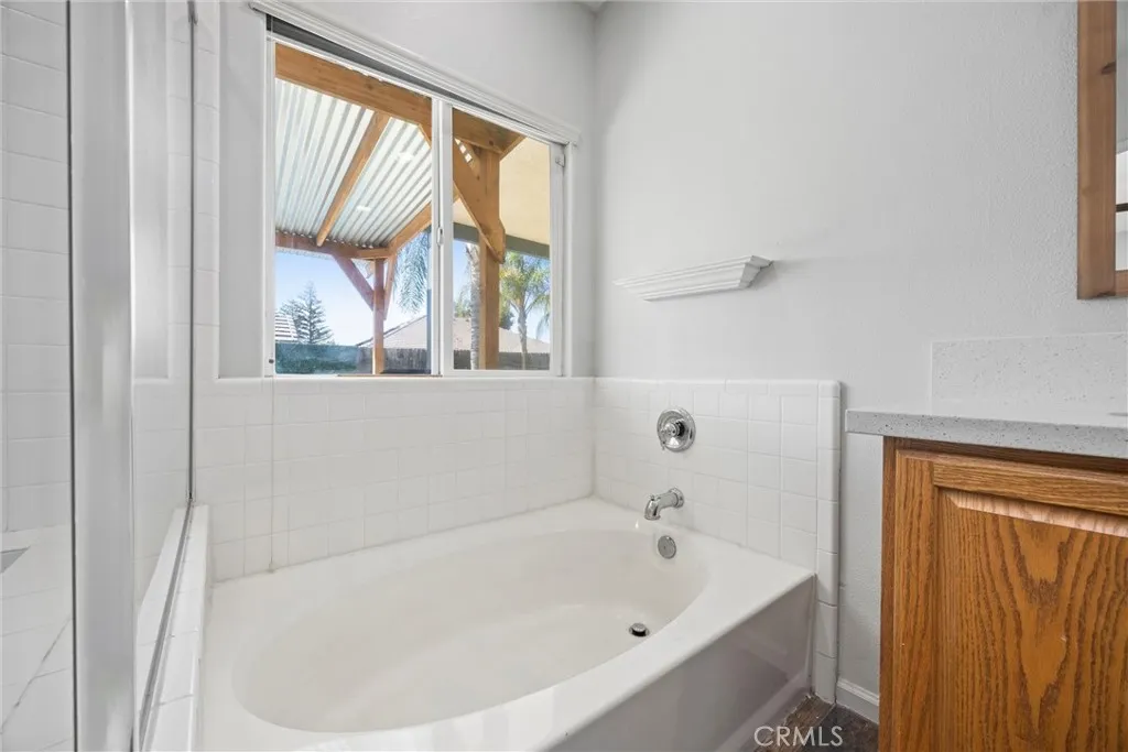 Bakersfield, California 93312, United States, 4 Bedrooms Bedrooms, ,2 BathroomsBathrooms,Residential,Active,221066