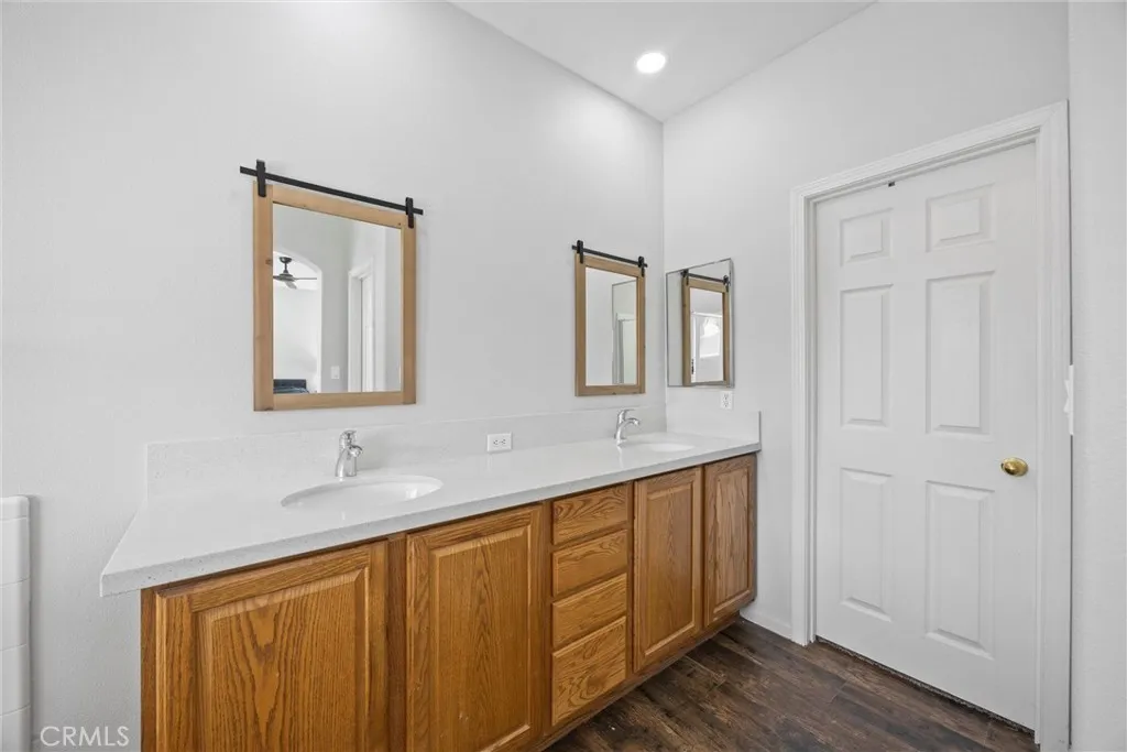 Bakersfield, California 93312, United States, 4 Bedrooms Bedrooms, ,2 BathroomsBathrooms,Residential,Active,221066