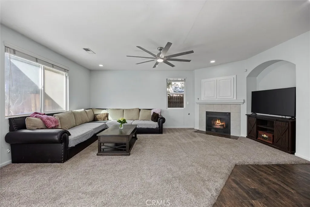 Bakersfield, California 93312, United States, 4 Bedrooms Bedrooms, ,2 BathroomsBathrooms,Residential,Active,221066