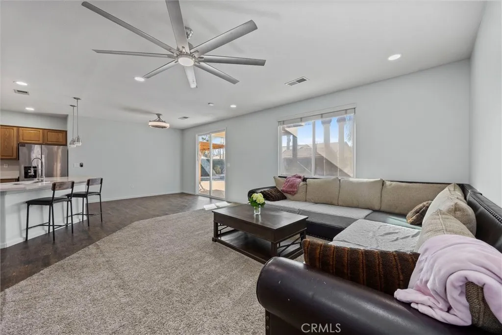 Bakersfield, California 93312, United States, 4 Bedrooms Bedrooms, ,2 BathroomsBathrooms,Residential,Active,221066