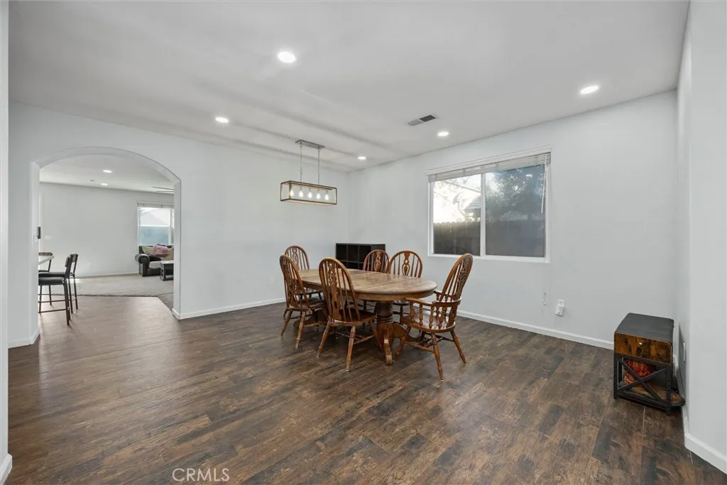 Bakersfield, California 93312, United States, 4 Bedrooms Bedrooms, ,2 BathroomsBathrooms,Residential,Active,221066