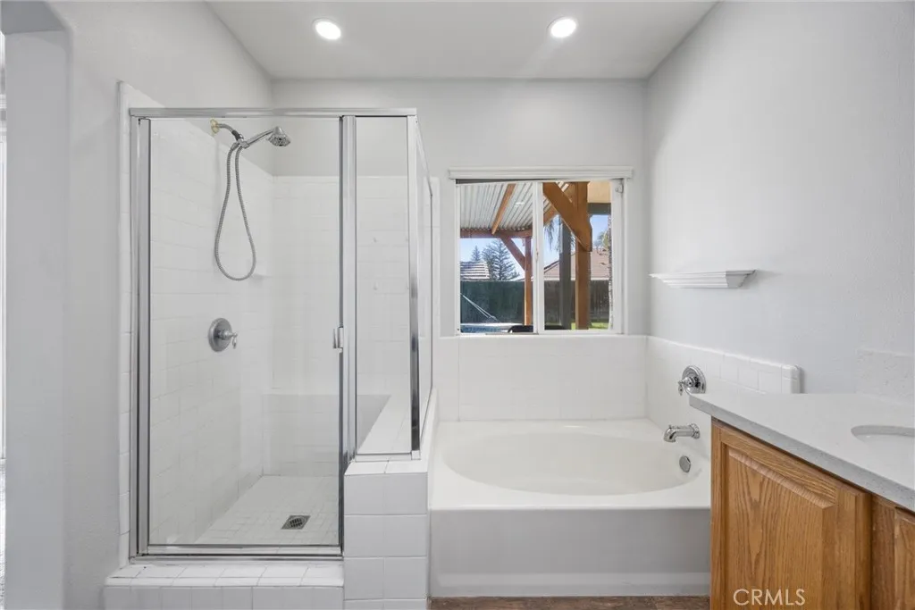 Bakersfield, California 93312, United States, 4 Bedrooms Bedrooms, ,2 BathroomsBathrooms,Residential,Active,221066