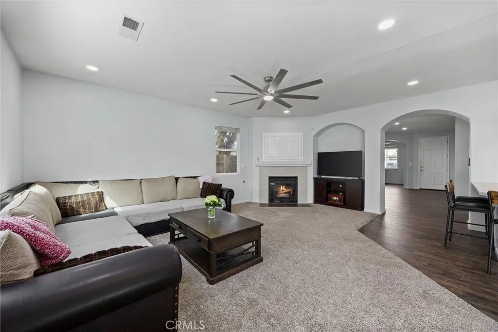 Bakersfield, California 93312, United States, 4 Bedrooms Bedrooms, ,2 BathroomsBathrooms,Residential,Active,221066