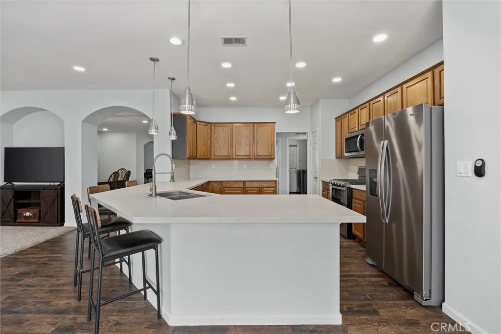 Bakersfield, California 93312, United States, 4 Bedrooms Bedrooms, ,2 BathroomsBathrooms,Residential,Active,221066