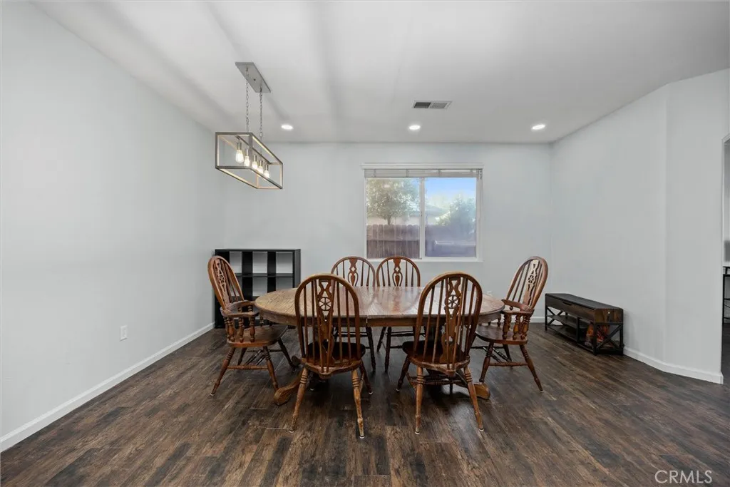 Bakersfield, California 93312, United States, 4 Bedrooms Bedrooms, ,2 BathroomsBathrooms,Residential,Active,221066