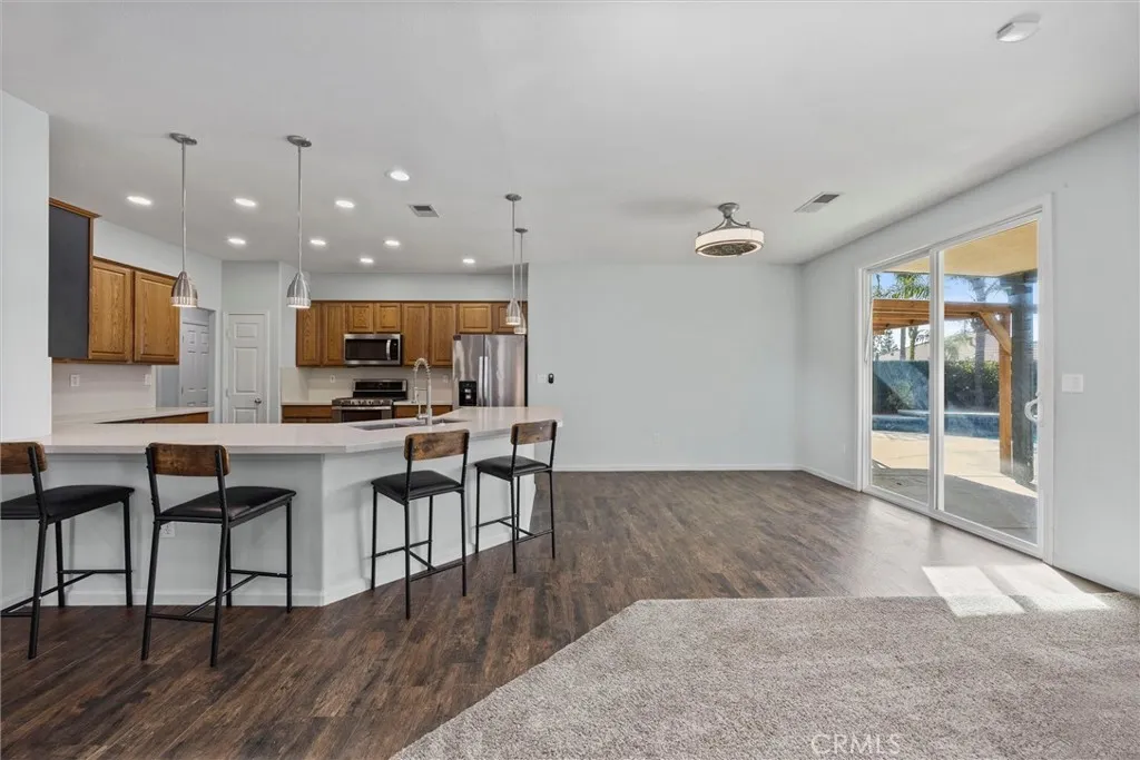 Bakersfield, California 93312, United States, 4 Bedrooms Bedrooms, ,2 BathroomsBathrooms,Residential,Active,221066