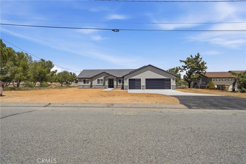 Photo of 18090 Hinton Street, Hesperia, CA 92345 (MLS # HD26084697)