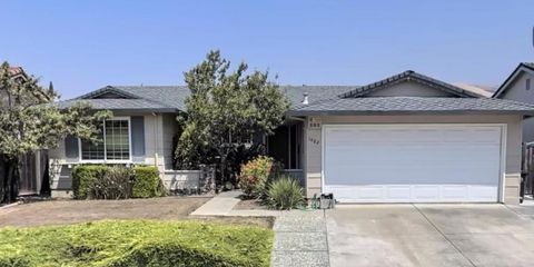 Photo of 1482 Queens Crossing Drive, San Jose, CA 95132 (MLS # ML82043040)