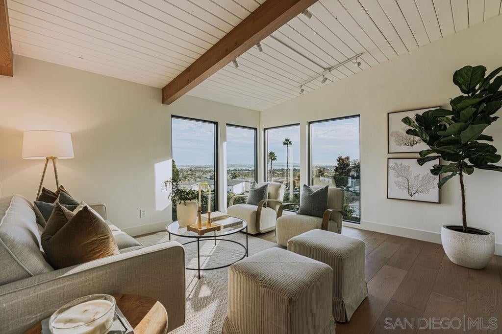 4985 Pacifica Dr