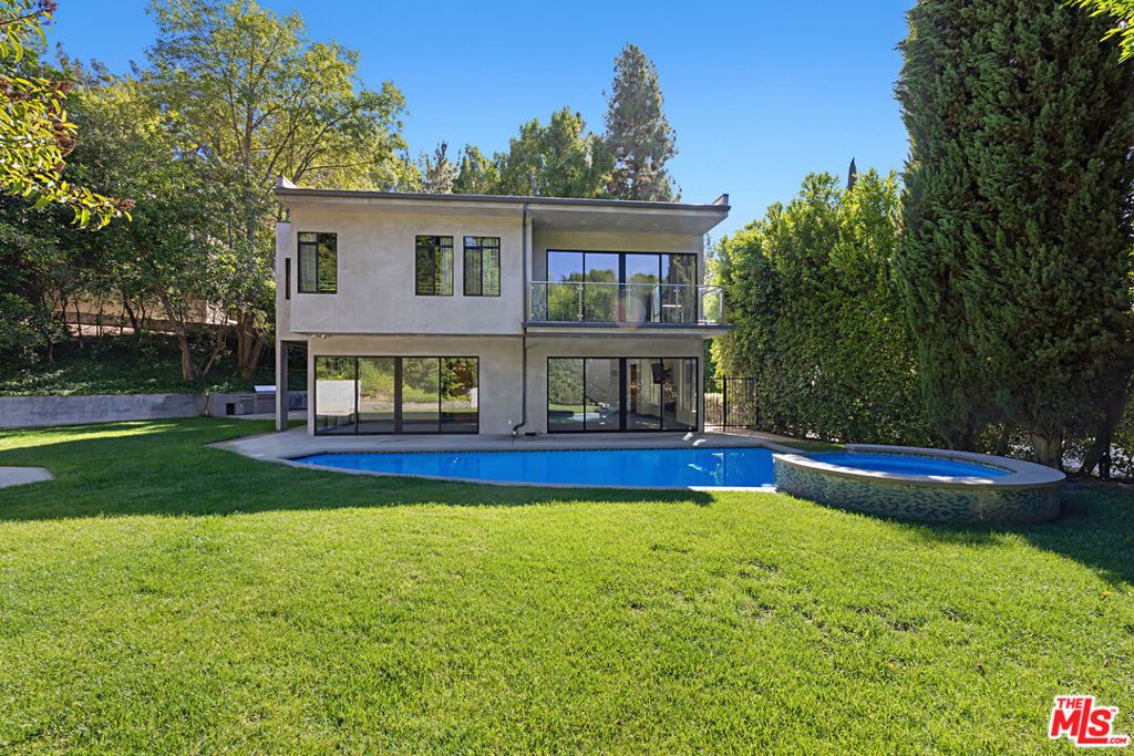 Photo of 11200 DONA LOLA Drive, Studio City, CA 91604 (MLS # 25608921)