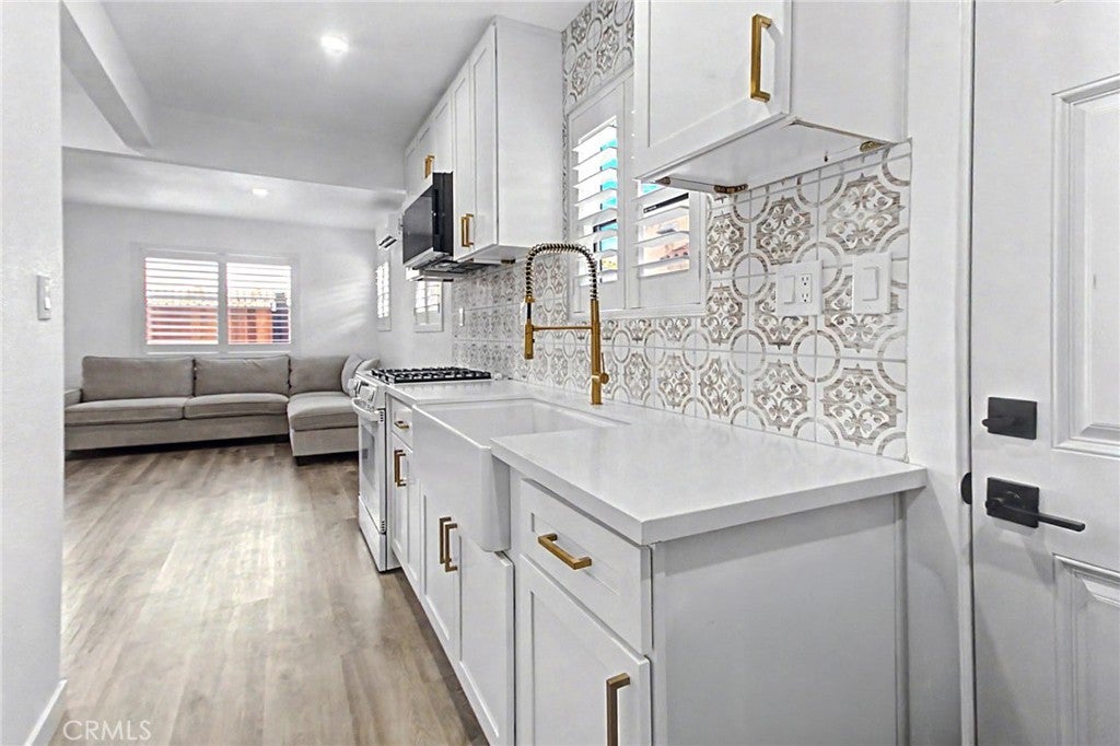 1819 Cerritos Avenue