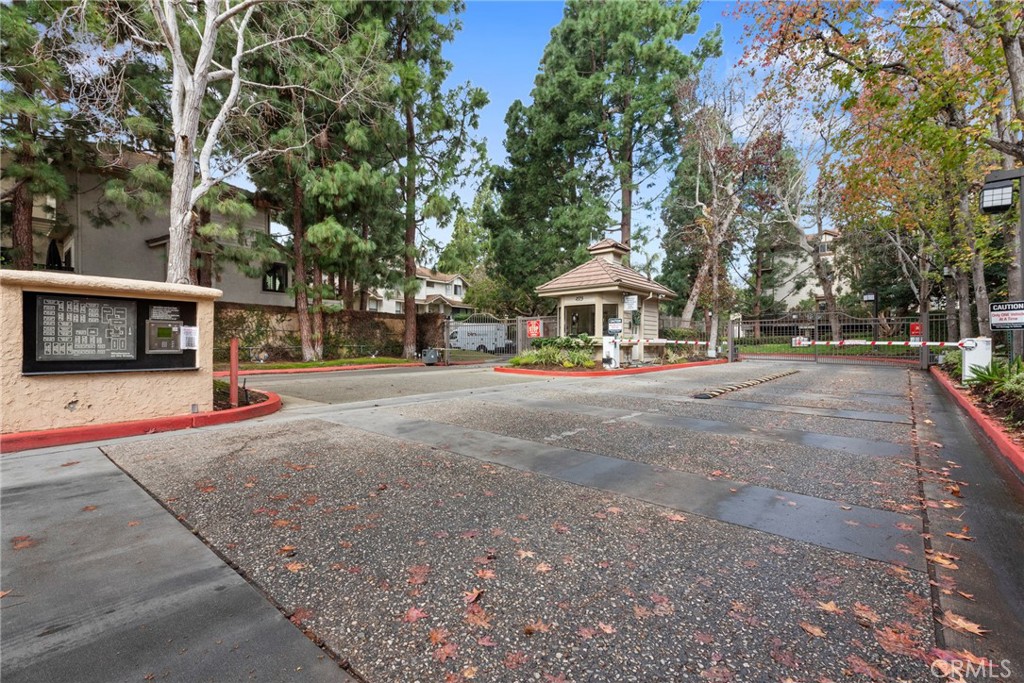 2615 Plaza Del Amo 606