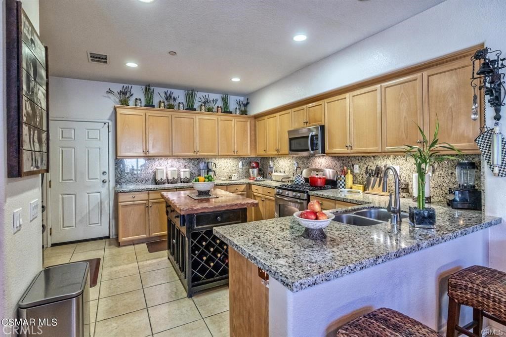 6825 Simmons Way