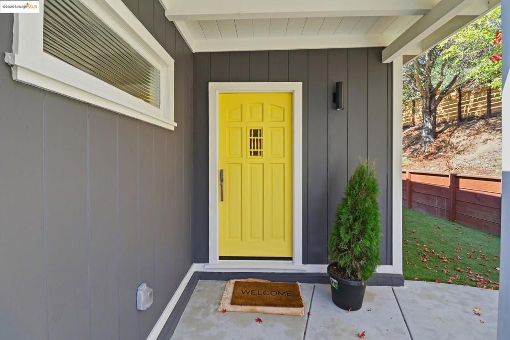 Photo of 2 Hillcrest Ct Ct, San Anselmo, CA 94960 (MLS # 41115790)