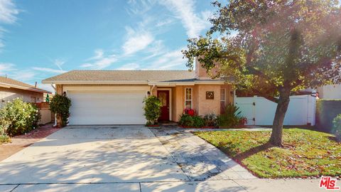 Photo of 25774 Nashua Way, Valencia, CA 91355 (MLS # 26832343)