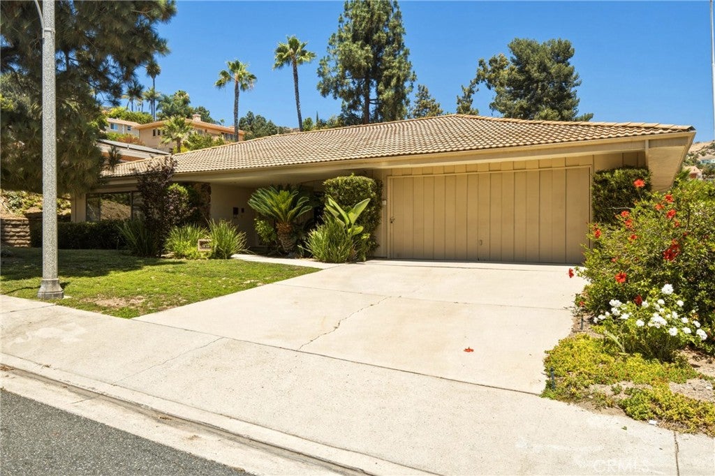 1716 Greenbriar Road
