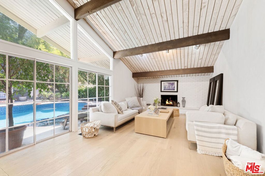Photo of 5320 Orrville Avenue, Woodland Hills, CA 91367 (MLS # 25571469)