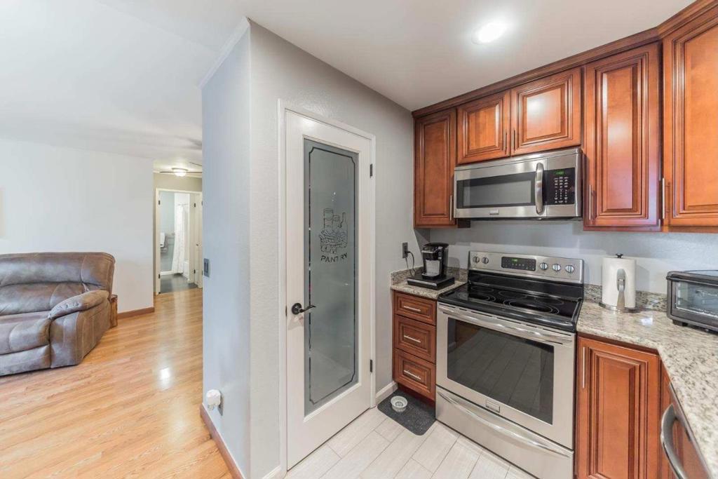 1055 N Capitol Avenue 169