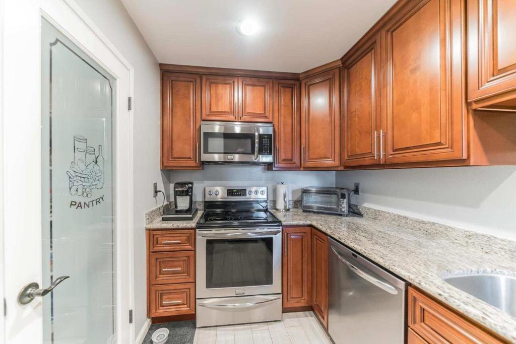 1055 N Capitol Avenue 169