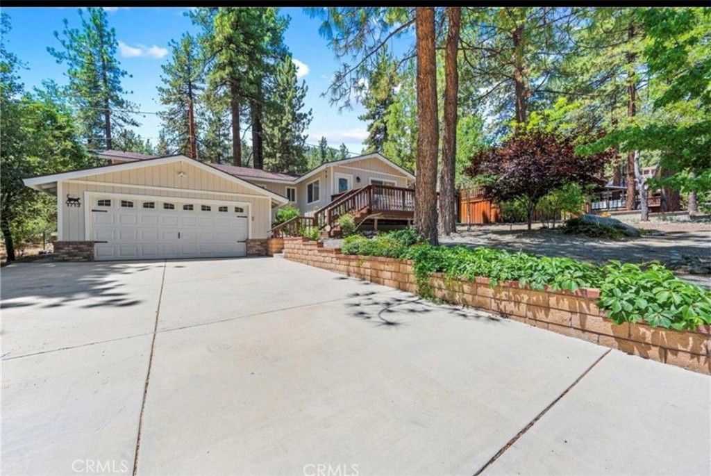 Photo of 1713 Twin Lakes Dr, Wrightwood, CA 92397 (MLS # CV25267001)