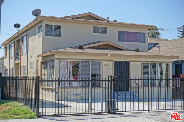 Proudly presenting a One of a kind Fourplex located in a Significant upside rental area and fast growing USC neighborhood. Good unit mix with 4+2, 3+1,2+1, and 1+1.great combination with permit (buyer to verify with city). Well maintained complex, recently upgraded with partial copper plumbing, new paint, new led lighting fixtures and much more. New Automated iron gate installed recently, very secured complex.