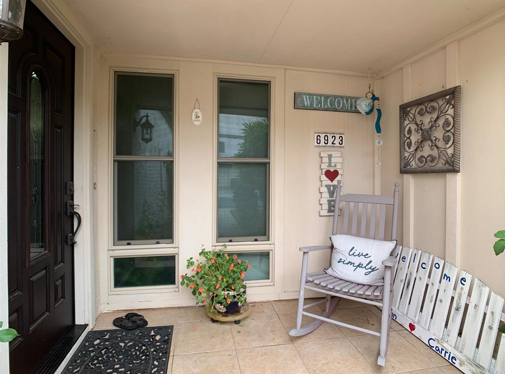 6923 Caminito Entrada