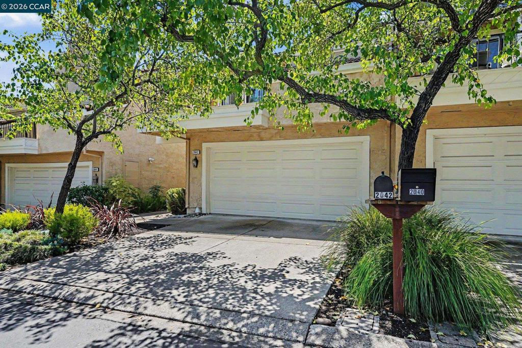2042 Lost Lake Pl