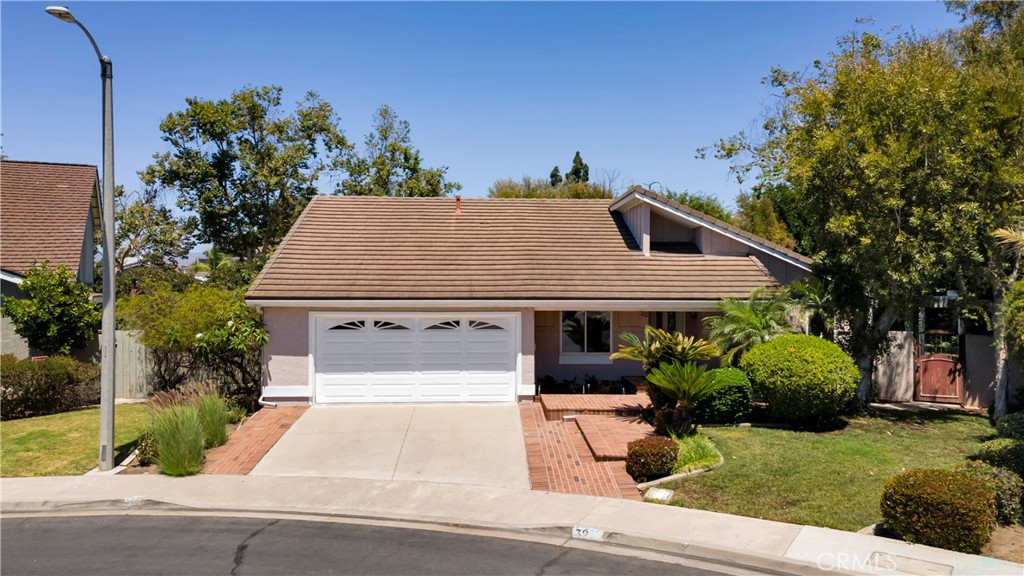 32 Deerwood E