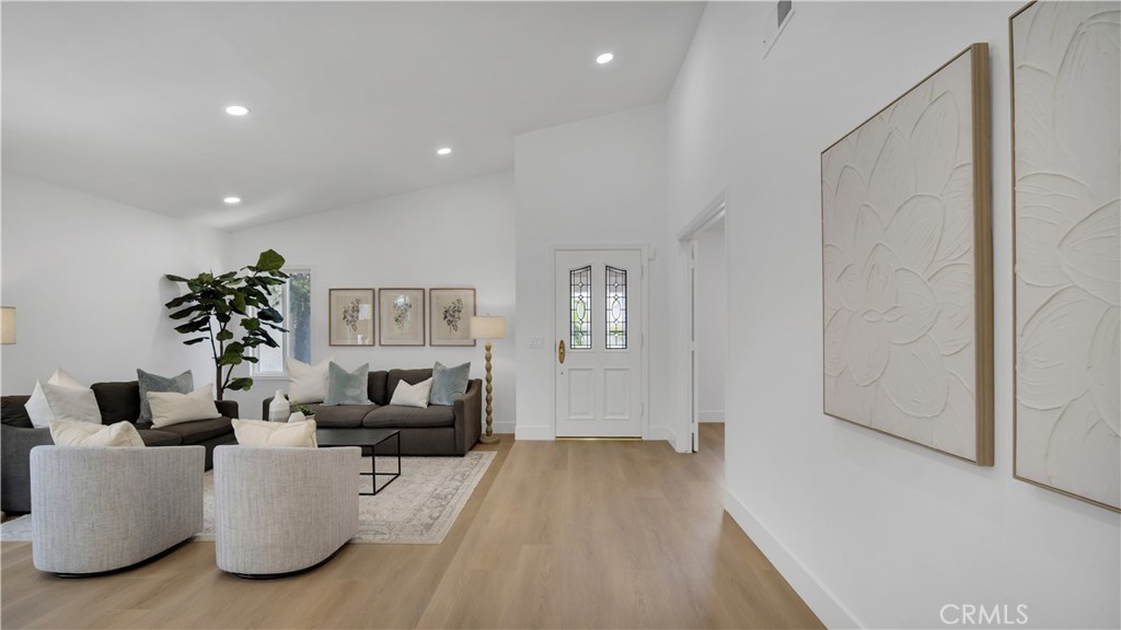 32 Deerwood E