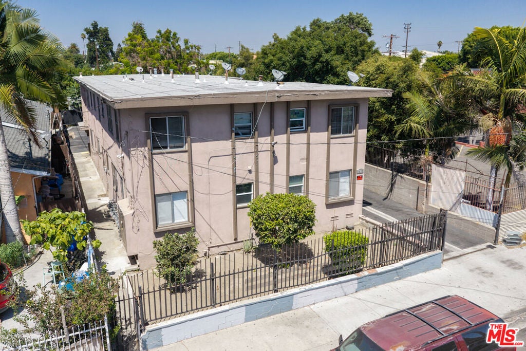 1433 E 61st Street